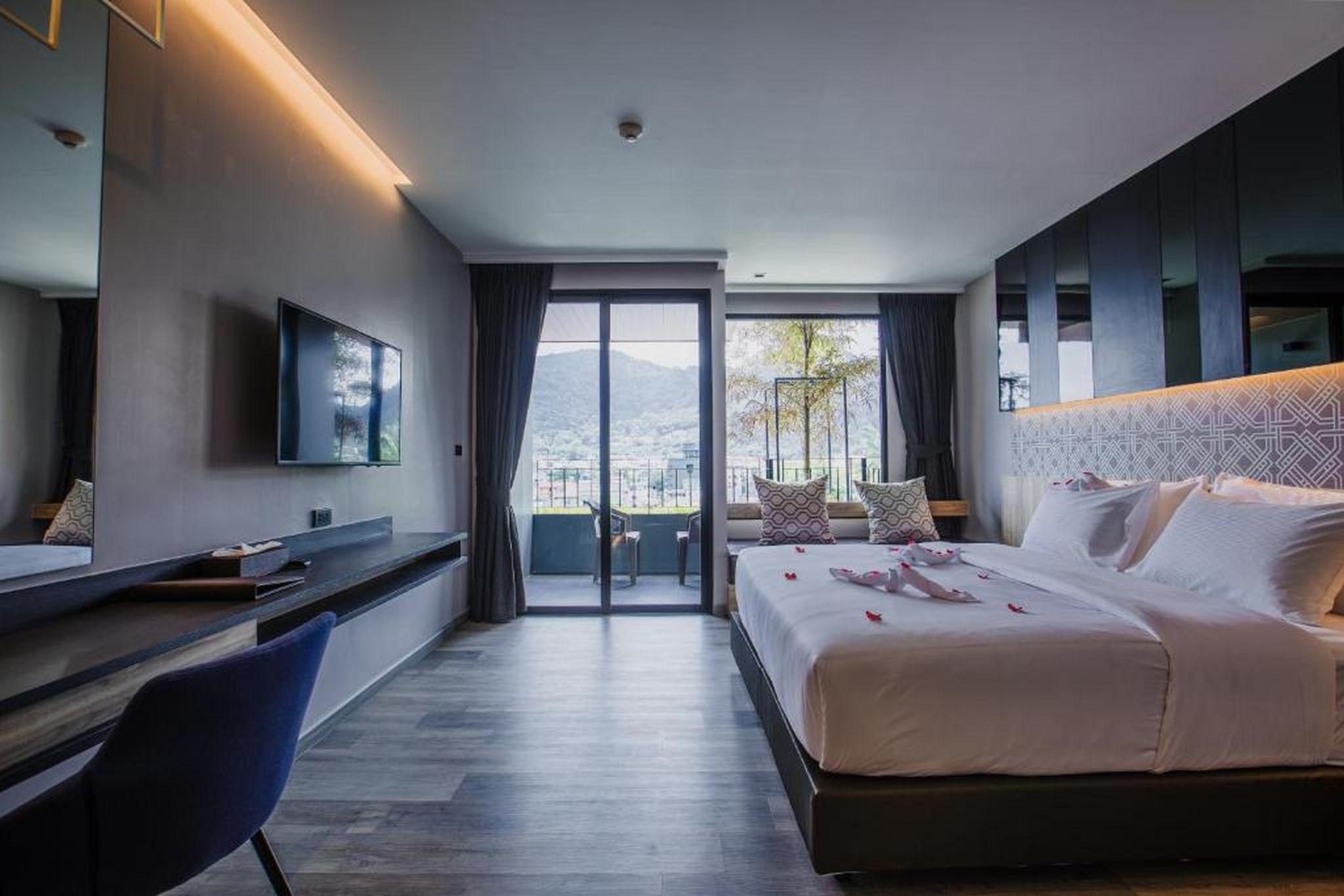 Rak Elegant Hotel Patong Exterior foto