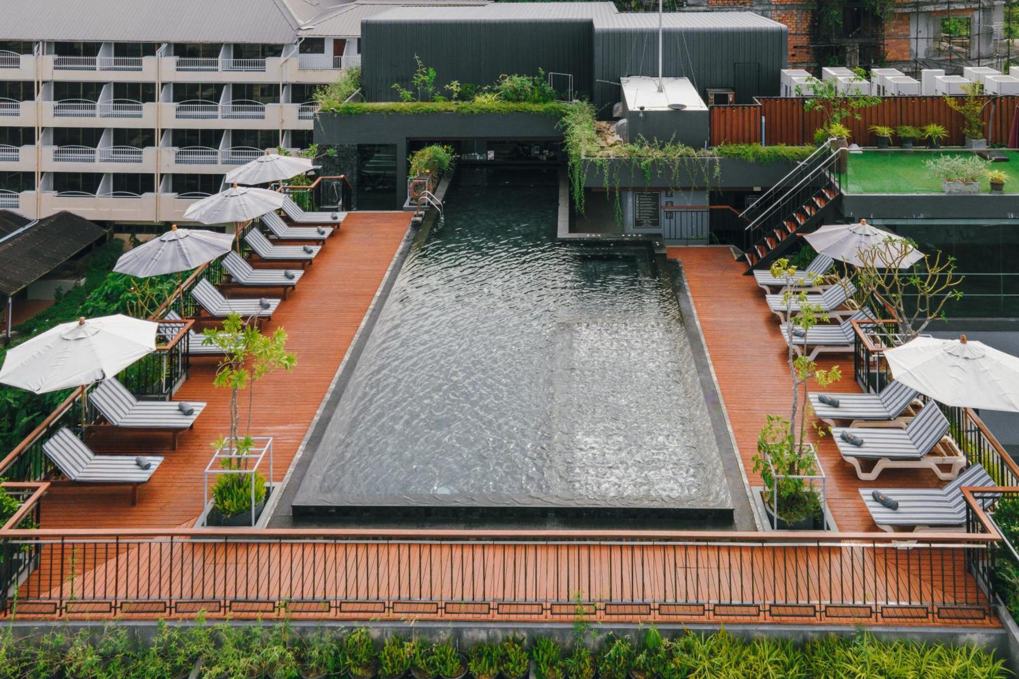 Rak Elegant Hotel Patong Exterior foto