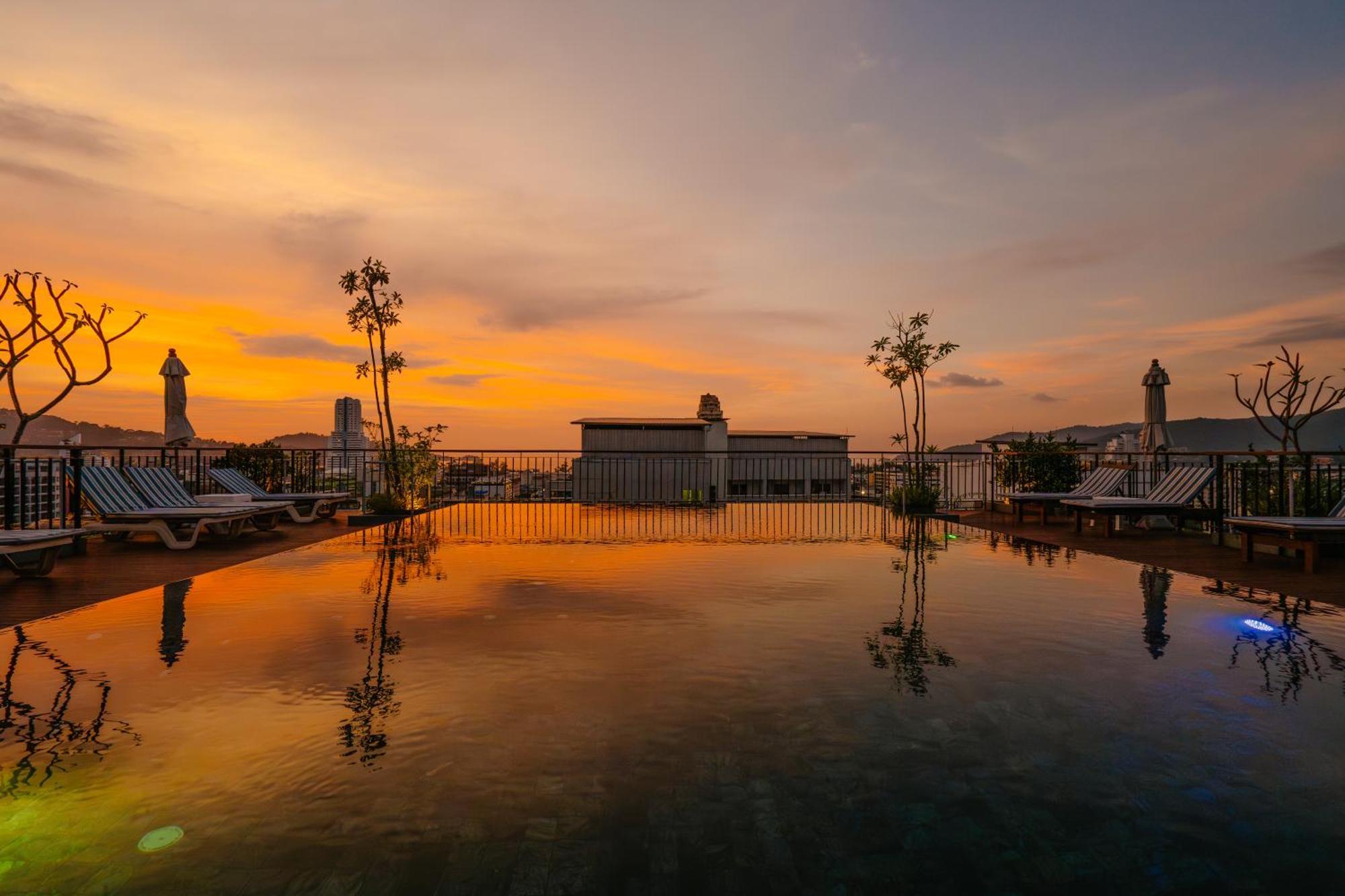 Rak Elegant Hotel Patong Exterior foto