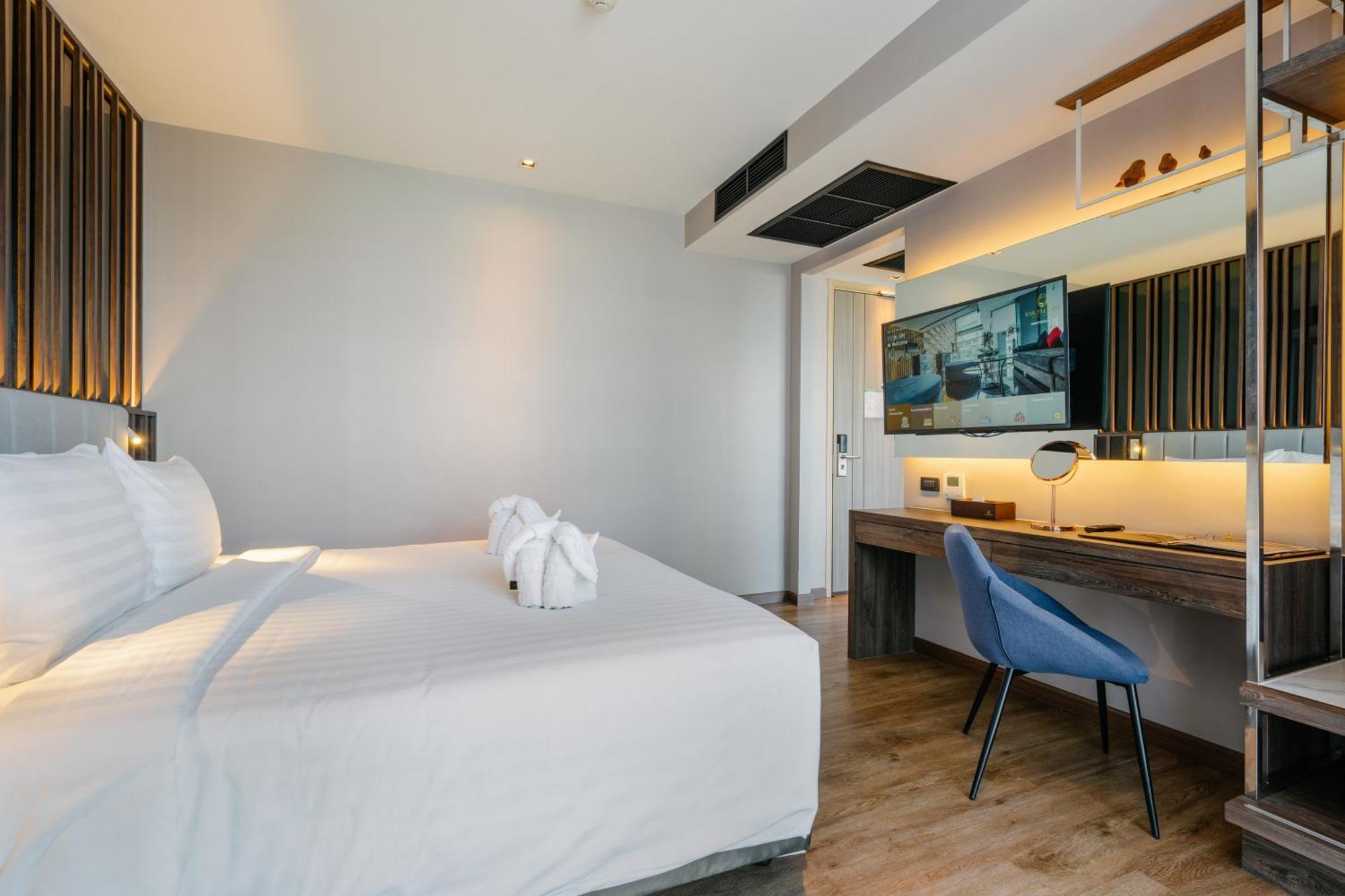 Rak Elegant Hotel Patong Exterior foto